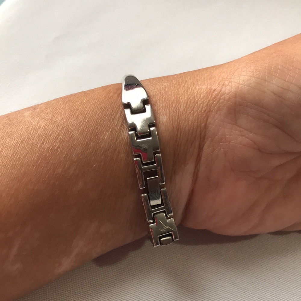 Ladies watch . - Picture 3 of 3